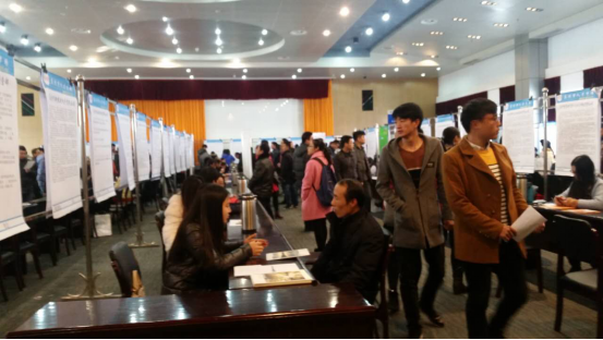  苏州通运前往人才市场招聘，现场“爆满”